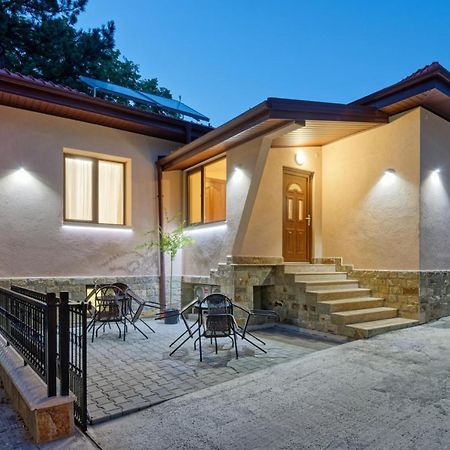 Къща За Гости Relax Hisarya Exterior photo