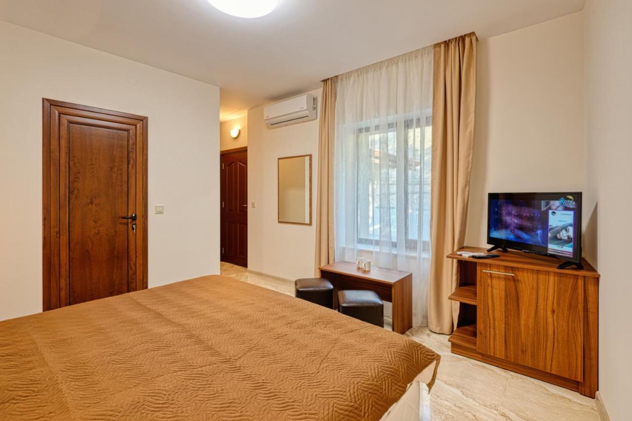 Къща За Гости Relax Hisarya Exterior photo