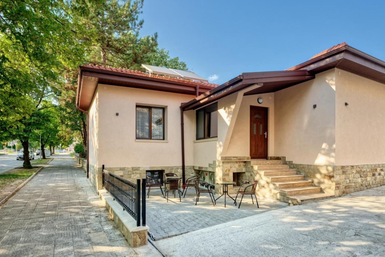 Къща За Гости Relax Hisarya Exterior photo